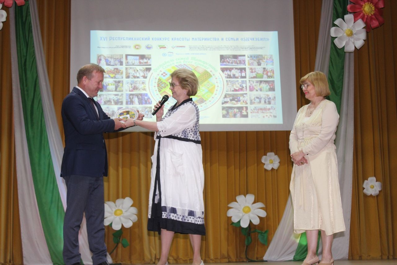 В Дрожжаном прошел зональный этап республиканского конкурса материнства и семьи «Нечкэбил»