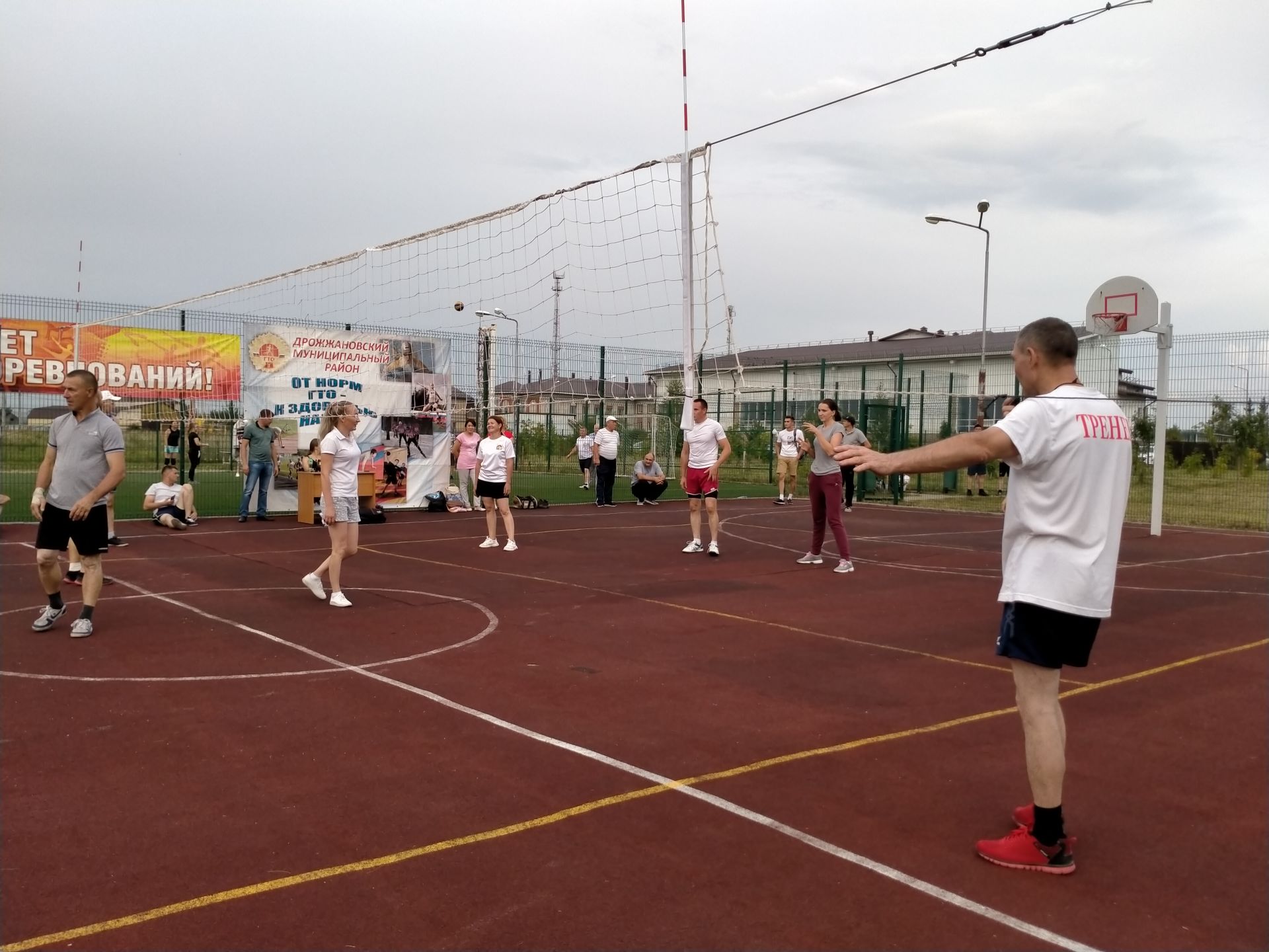 С турнира по волейболу стартовала спортивная неделя, посвященная Дню Физкультурника в Дрожжаном