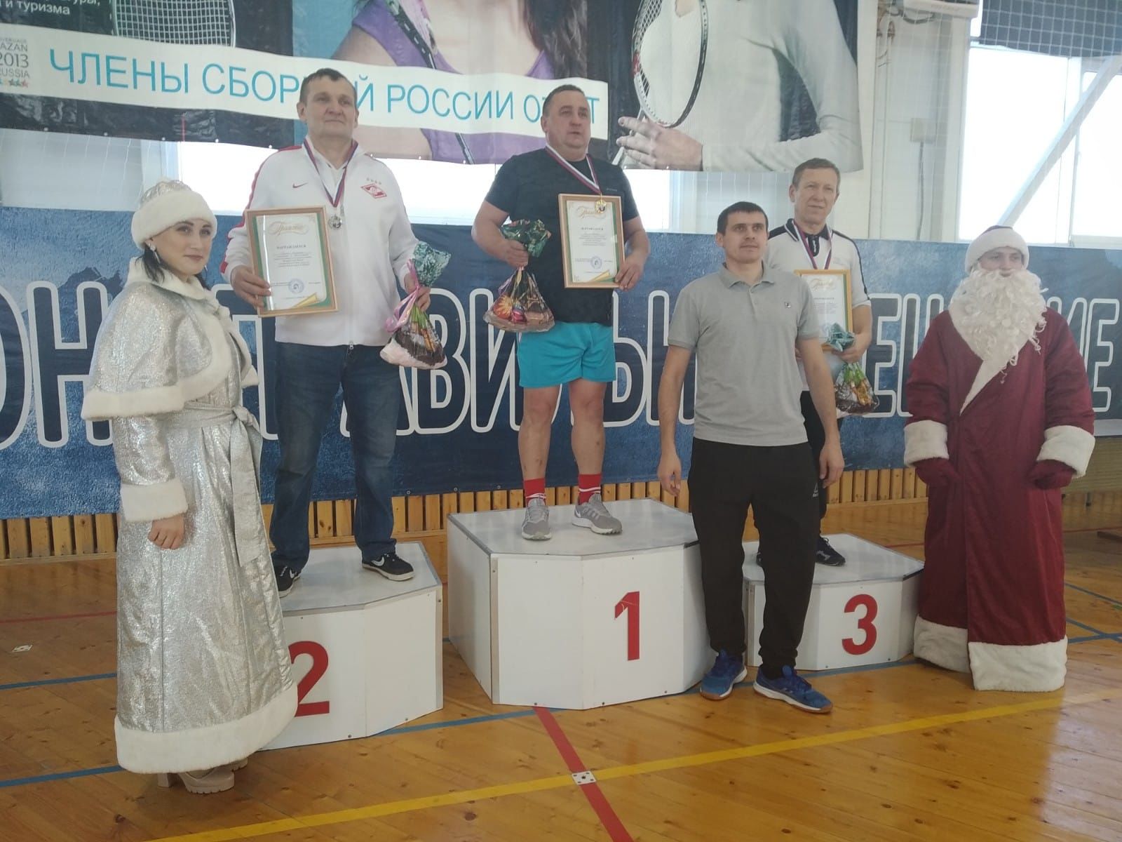 Лучшие теннисисты  Дрожжановского района поборолись за призы "Деда Мороза"