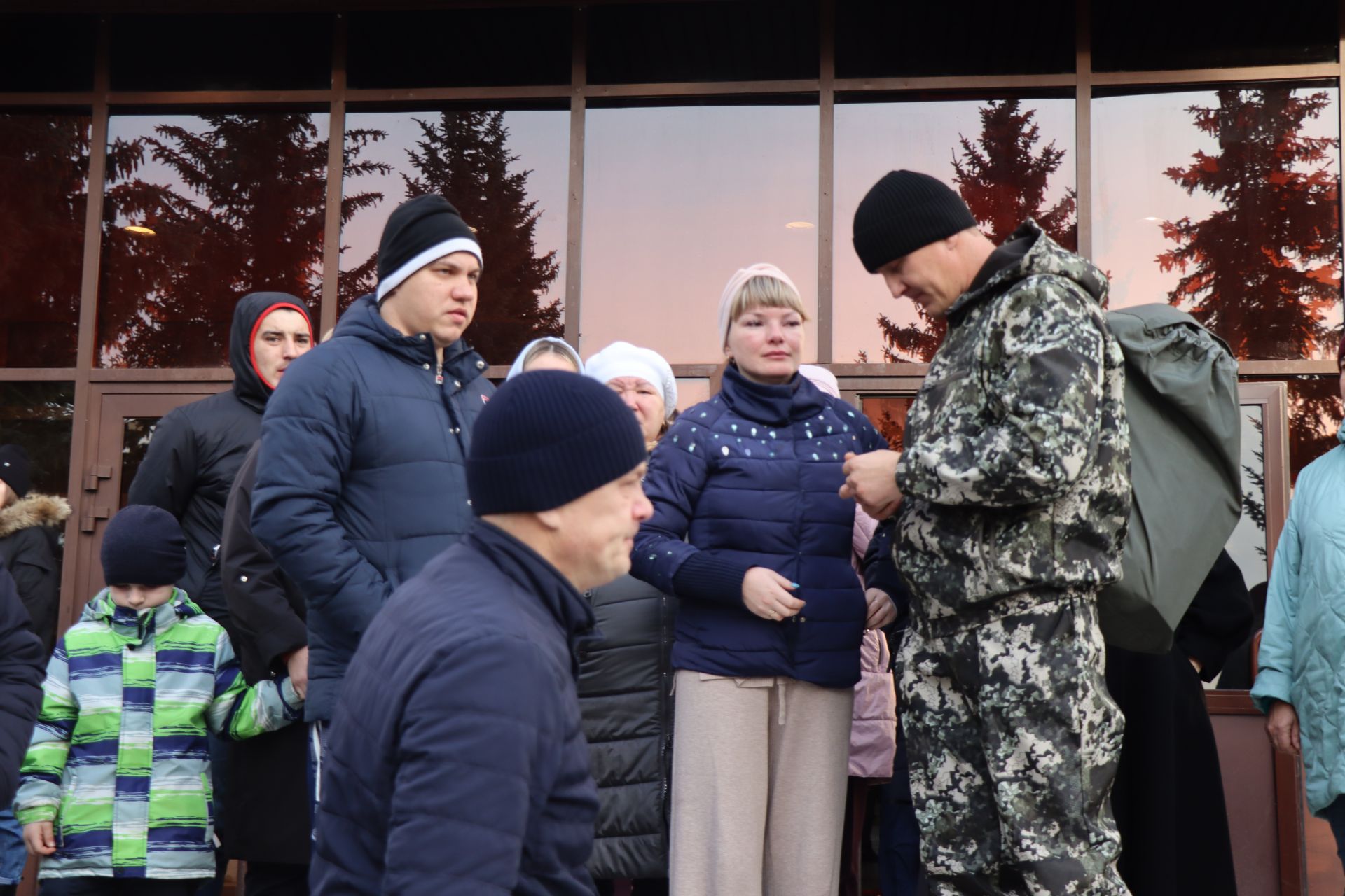 В Дрожжаном состоялась очередная отправка мобилизованных на сборный пункт