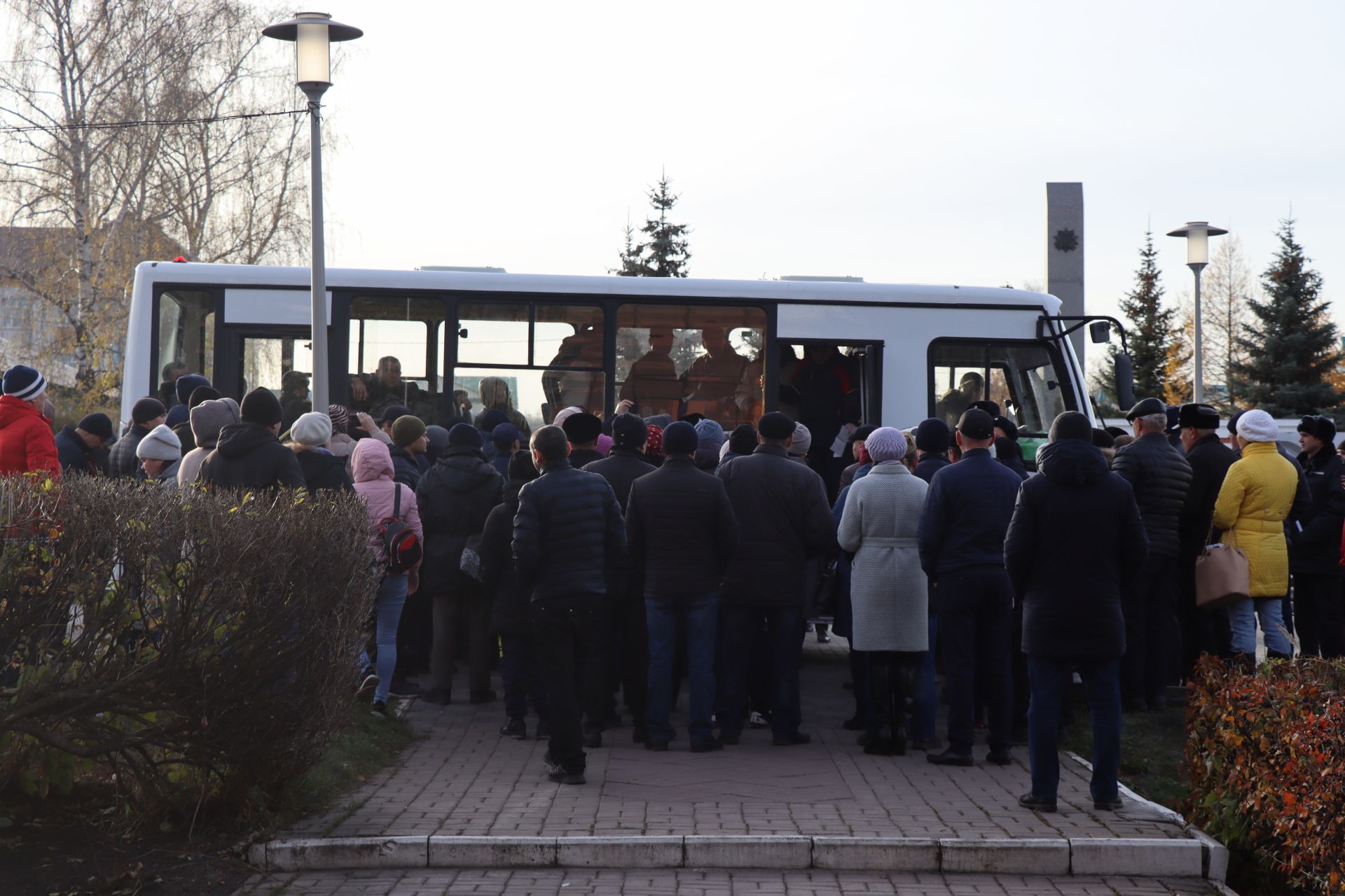 В Дрожжаном состоялась очередная отправка мобилизованных на сборный пункт