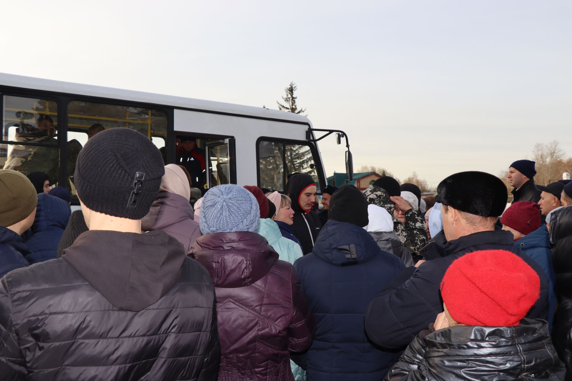 В Дрожжаном состоялась очередная отправка мобилизованных на сборный пункт