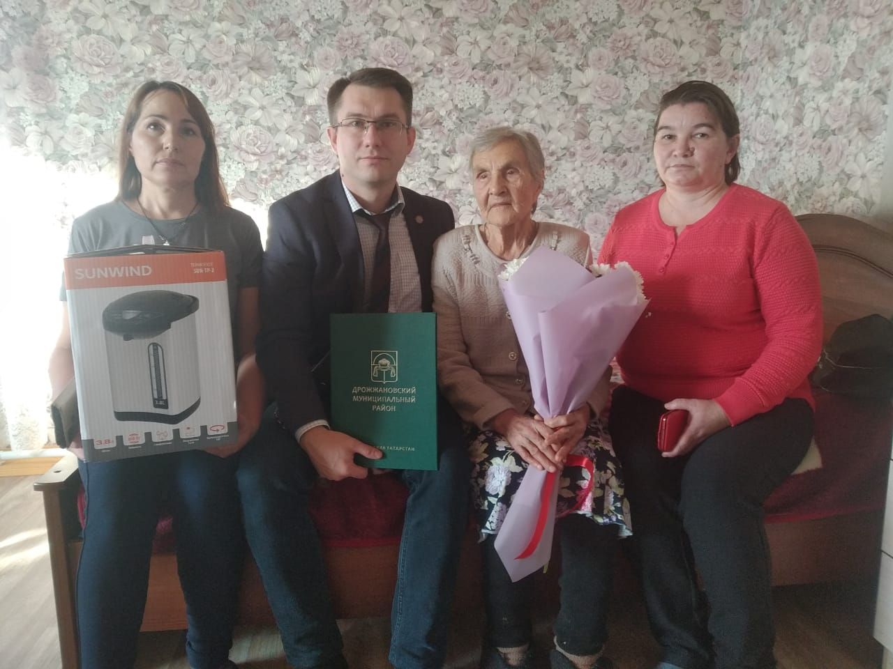 В Дрожжановском районе с 90-летним юбилеем поздравили труженицу тыла – Михайлову Ольгу Петровну