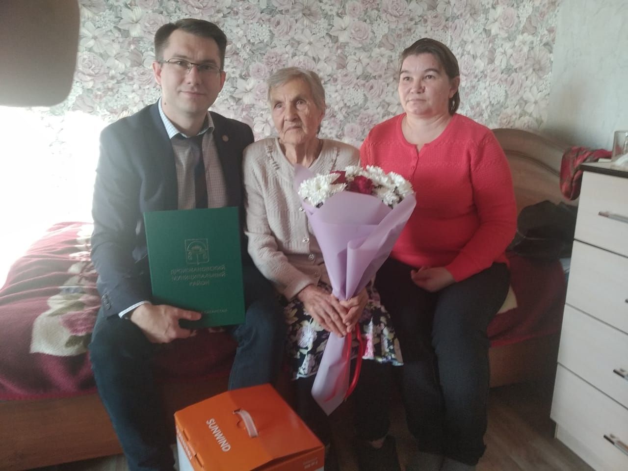 В Дрожжановском районе с 90-летним юбилеем поздравили труженицу тыла – Михайлову Ольгу Петровну