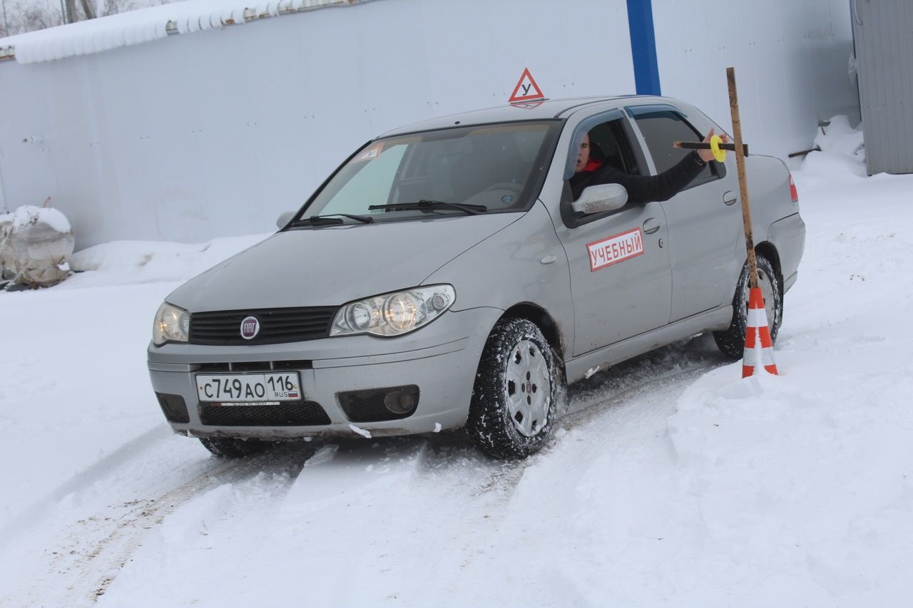 В Дрожжановском техникуме прошел конкурс по автомногоборью среди студентов