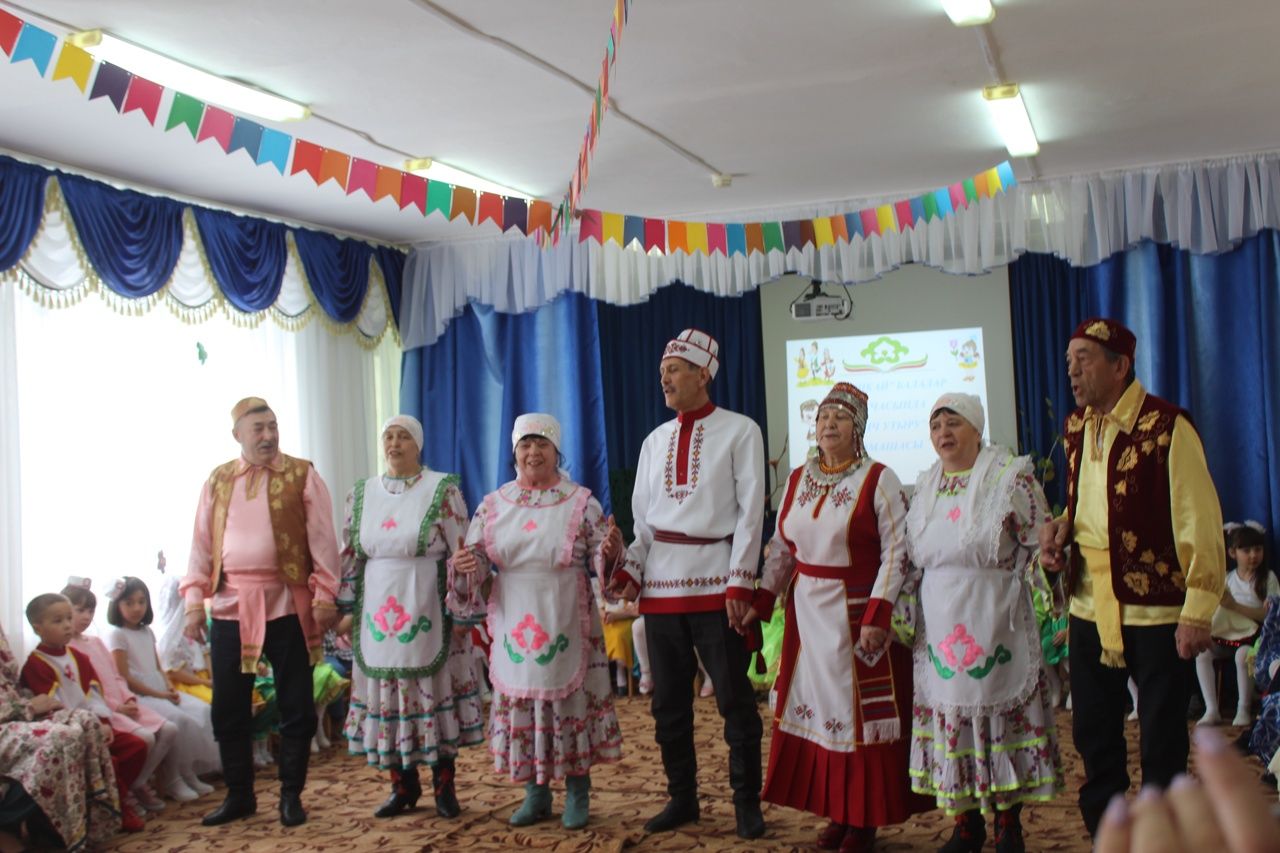 Иске Чүпрәле авылындагы “Кояшкай” балалар бакчасында “Кич утыру” бәйрәм-тамашасы үтте