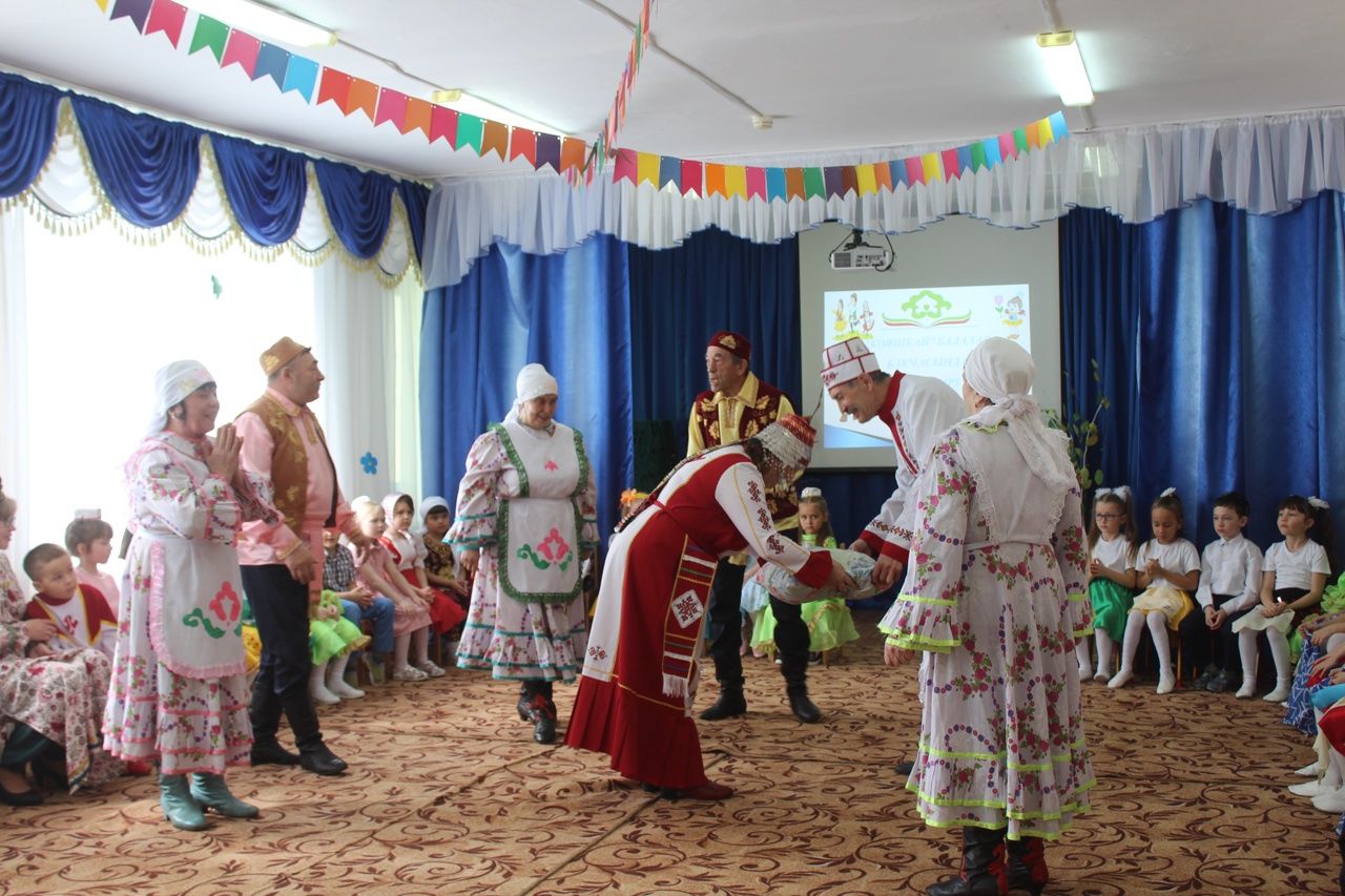 Иске Чүпрәле авылындагы “Кояшкай” балалар бакчасында “Кич утыру” бәйрәм-тамашасы үтте