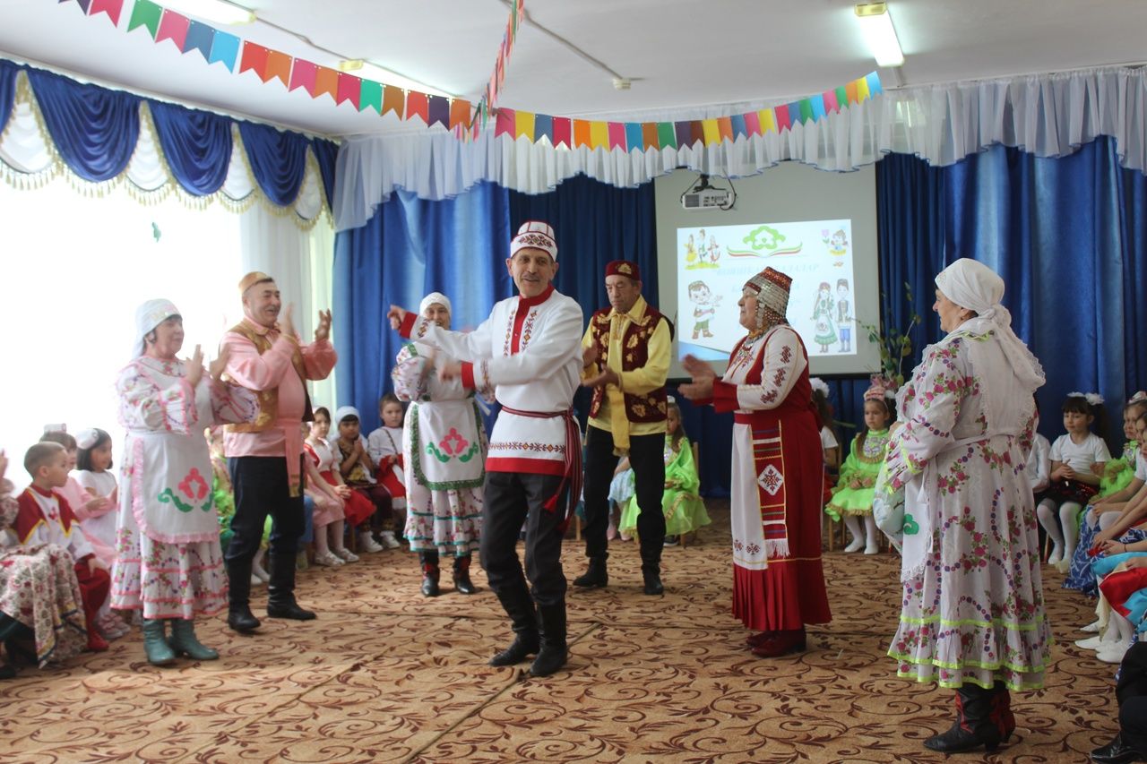 Иске Чүпрәле авылындагы “Кояшкай” балалар бакчасында “Кич утыру” бәйрәм-тамашасы үтте