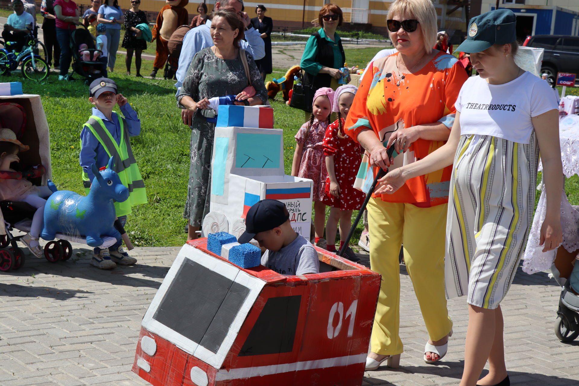 1 июня в Дрожжаном для детей  устроили настоящий сказочный праздник