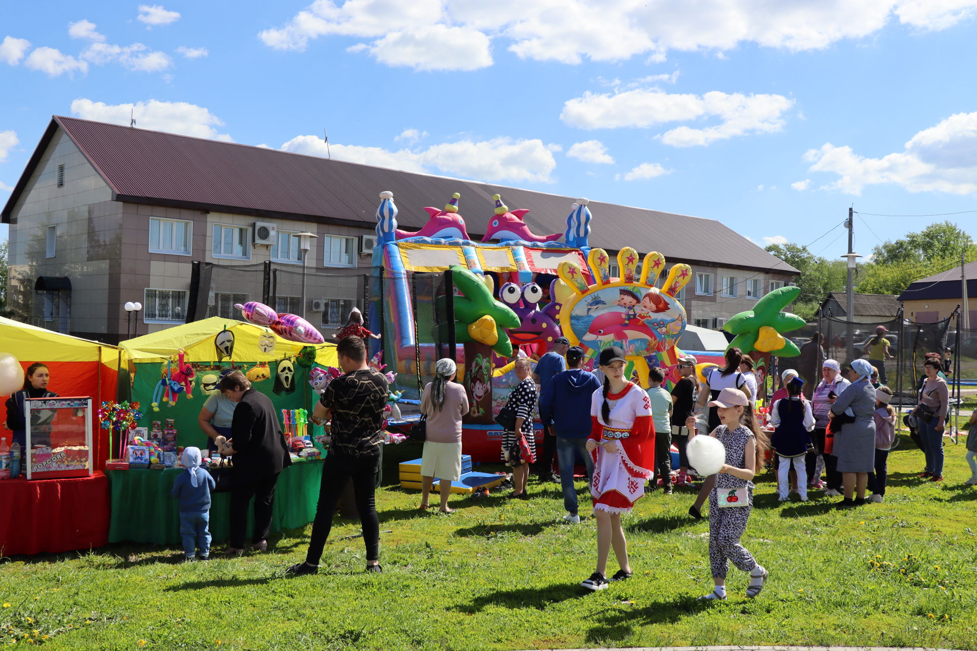 1 июня в Дрожжаном для детей  устроили настоящий сказочный праздник