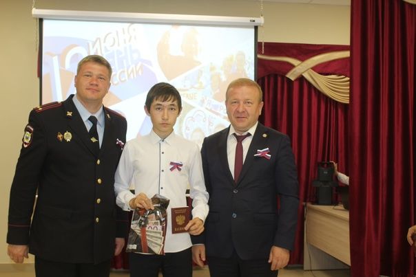 В преддверии празднования Дня России юным дрожжановцам вручили паспорта