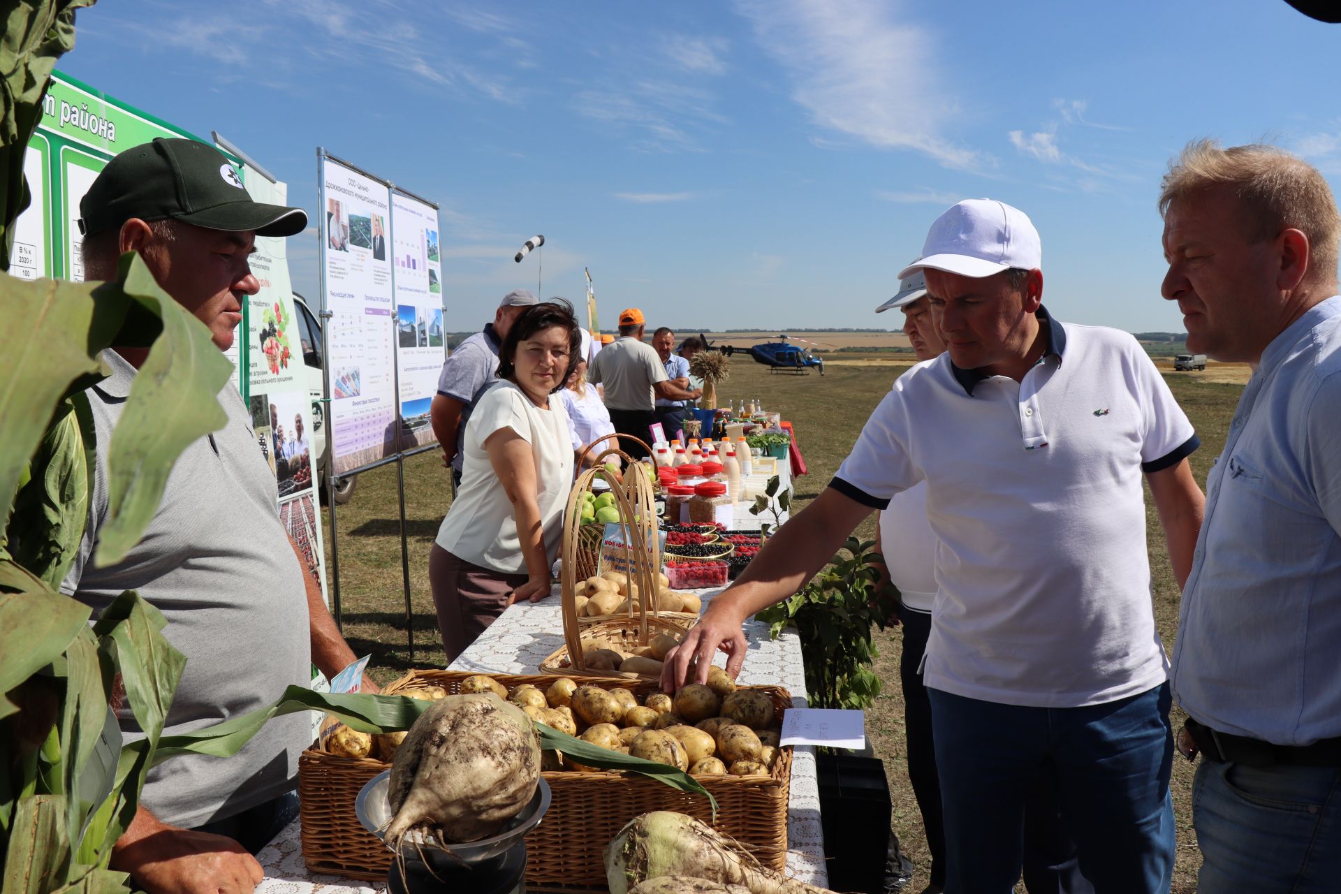 Республиканың авыл хуҗалыгы һәм азык-төлек министры Марат Җәббаров эш визиты белән Чүпрәле районында булды