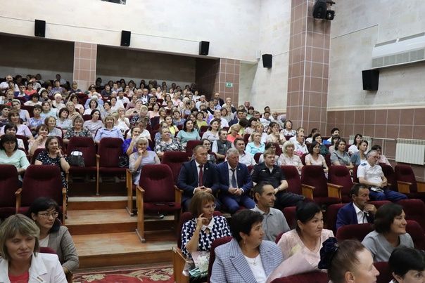 В Дрожжановском районном Доме культуры прошла августовская конференция педагогов