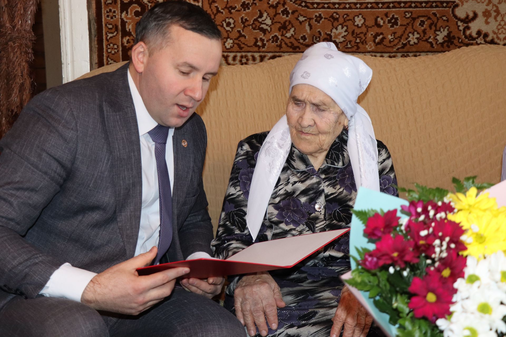 В первый день нового года в Дрожжаном долгожительница отмечает 90-летний юбилей