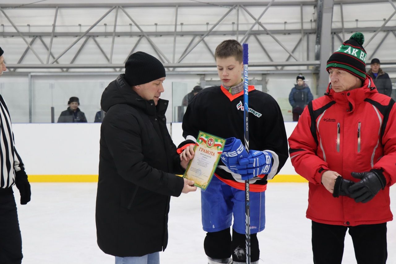 В Дрожжаном прошёл межрайонный турнир по хоккею с шайбой «Золотая шайба»