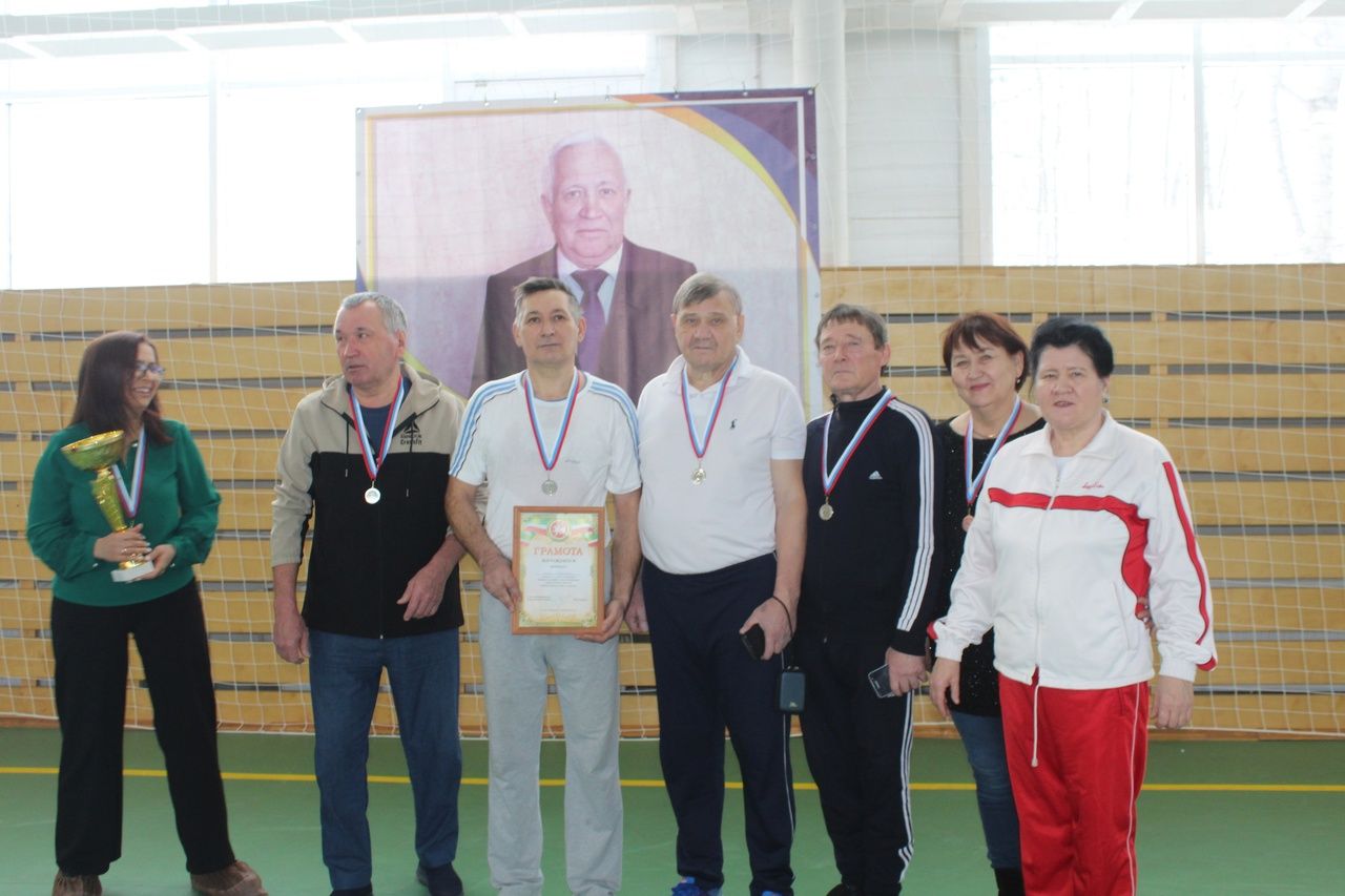 В Дрожжаном прошел турнир по волейболу среди пенсионеров, посвященный памяти Дамира Алимова
