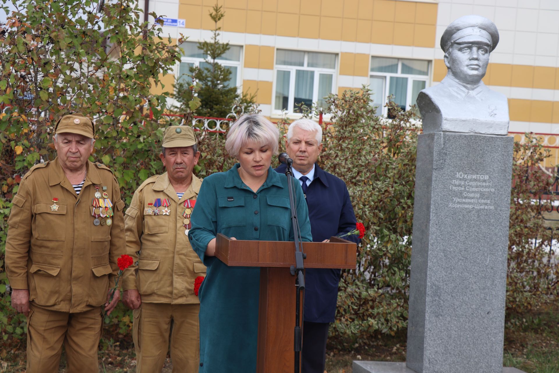 В Дрожжановском районе прошёл митинг к 105-летию Героя Советского Союза Петра Юхвитова