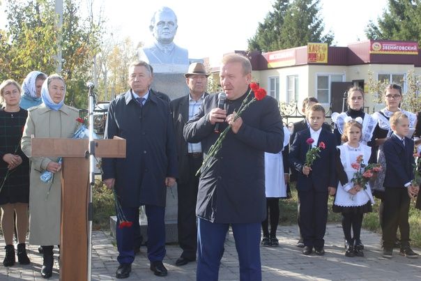 В Дрожжаном прошел митинг, посвященный 100-летию Героя Социалистического труда Ахметгарея Абдреева