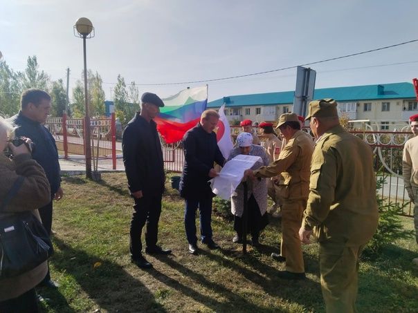 Воины-афганцы в Дрожжаном обновили Аллею Памяти и установили памятную табличку