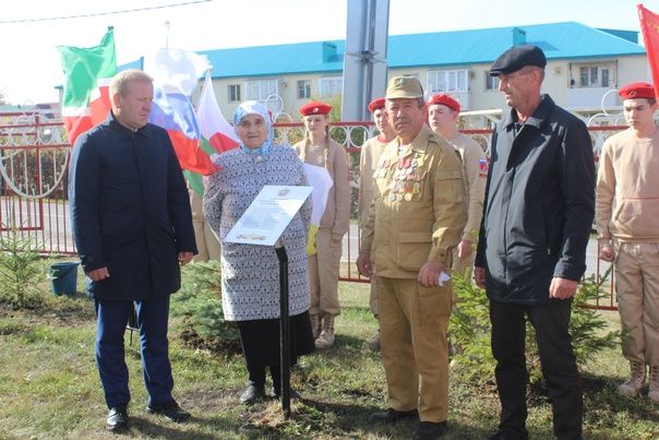 Воины-афганцы в Дрожжаном обновили Аллею Памяти и установили памятную табличку