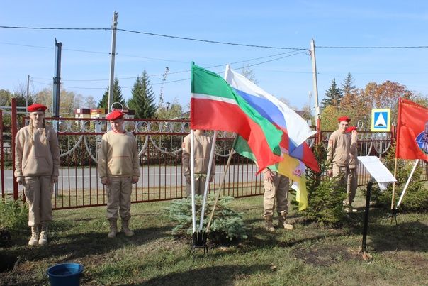 Воины-афганцы в Дрожжаном обновили Аллею Памяти и установили памятную табличку