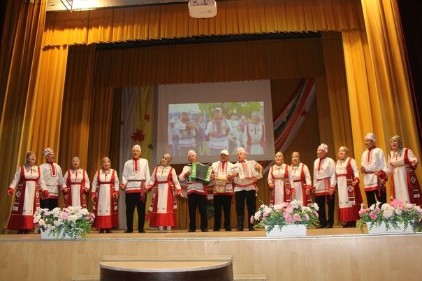 В Дрожжаном состоялся праздничный концерт, посвященный Международному дню пожилых