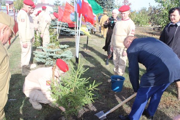 Воины-афганцы в Дрожжаном обновили Аллею Памяти и установили памятную табличку