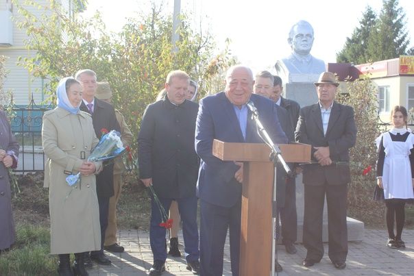 В Дрожжаном прошел митинг, посвященный 100-летию Героя Социалистического труда Ахметгарея Абдреева