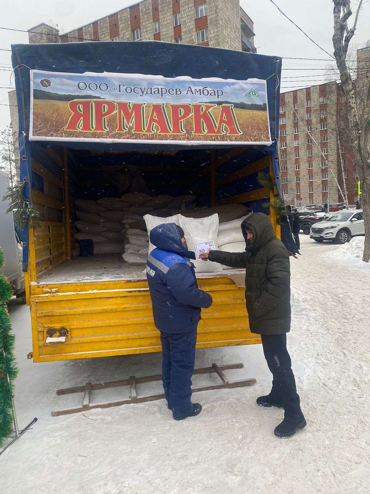Дрожжановцы представляют предновогоднюю сельхозярмарку жителям Казани
