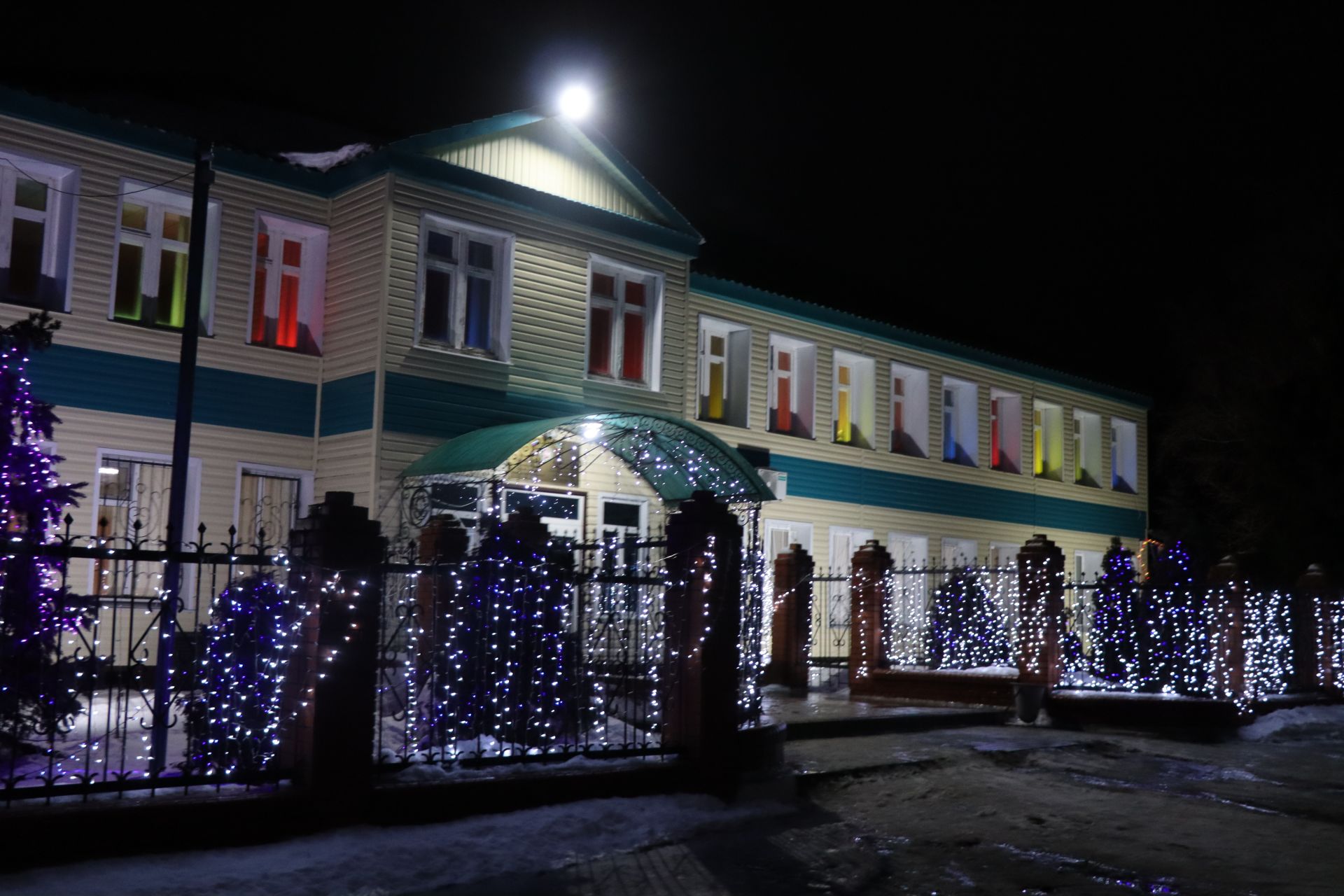 В настоящую зимнюю сказку превратились улицы села Малая Цильна  Дрожжановского района РТ в канун Нового года