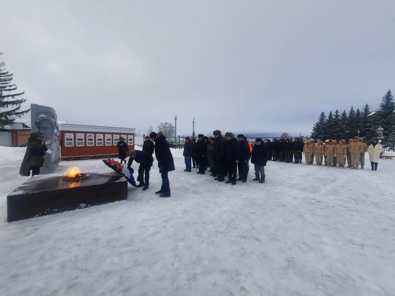 В Дрожжановском районе РТ в рамках Дня Неизвестного Солдата почтили память погибших воинов