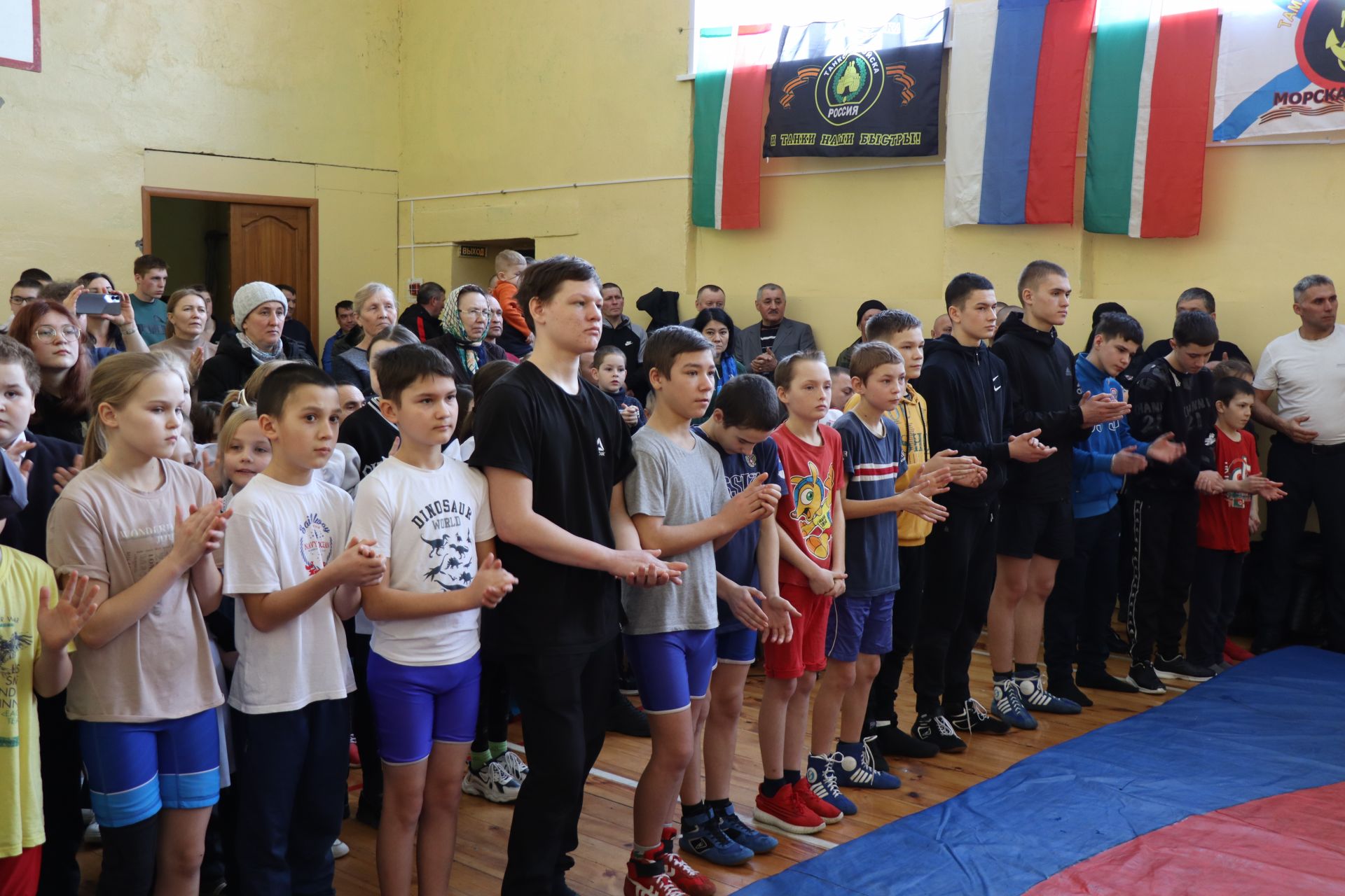 В селе Новое Ильмово проходит турнир по вольной борьбе памяти воина- защитника Александра Шуркина