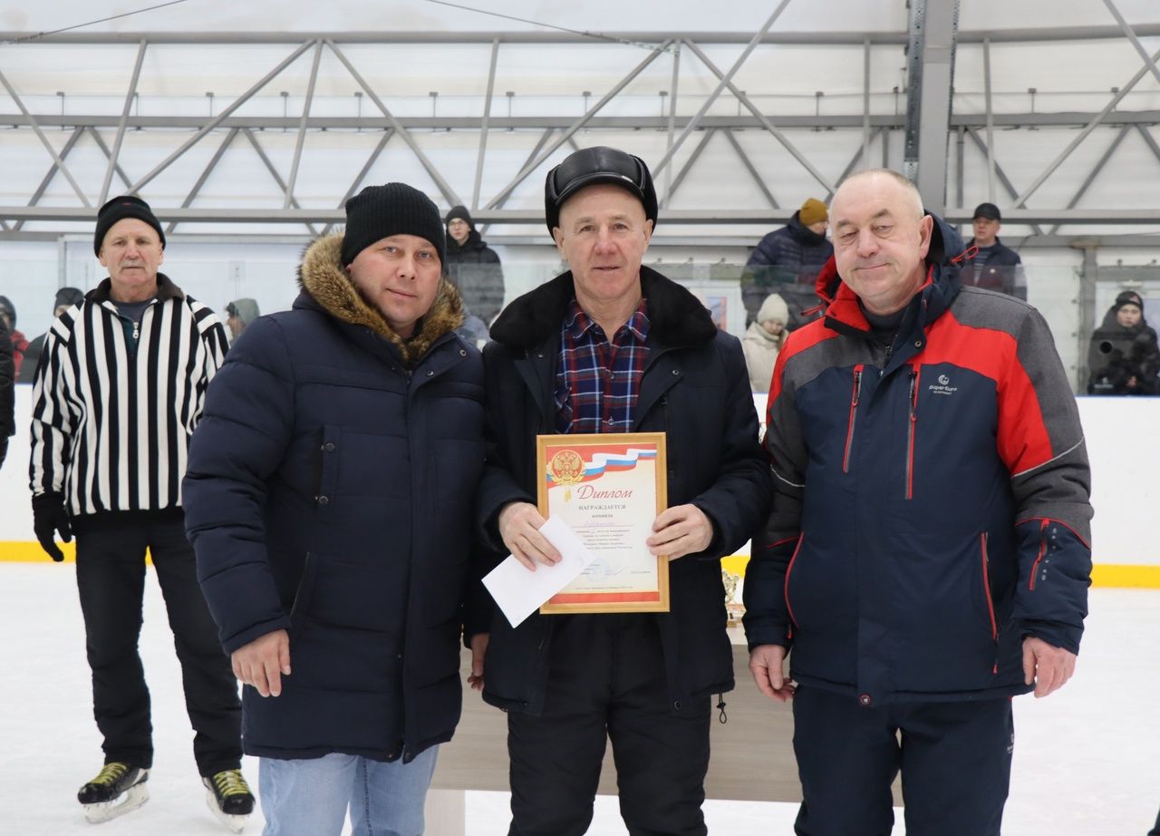 В Дрожжаном прошел турнир по хоккею на Кубок Фаниса Загреева «Мемориал Загреева»