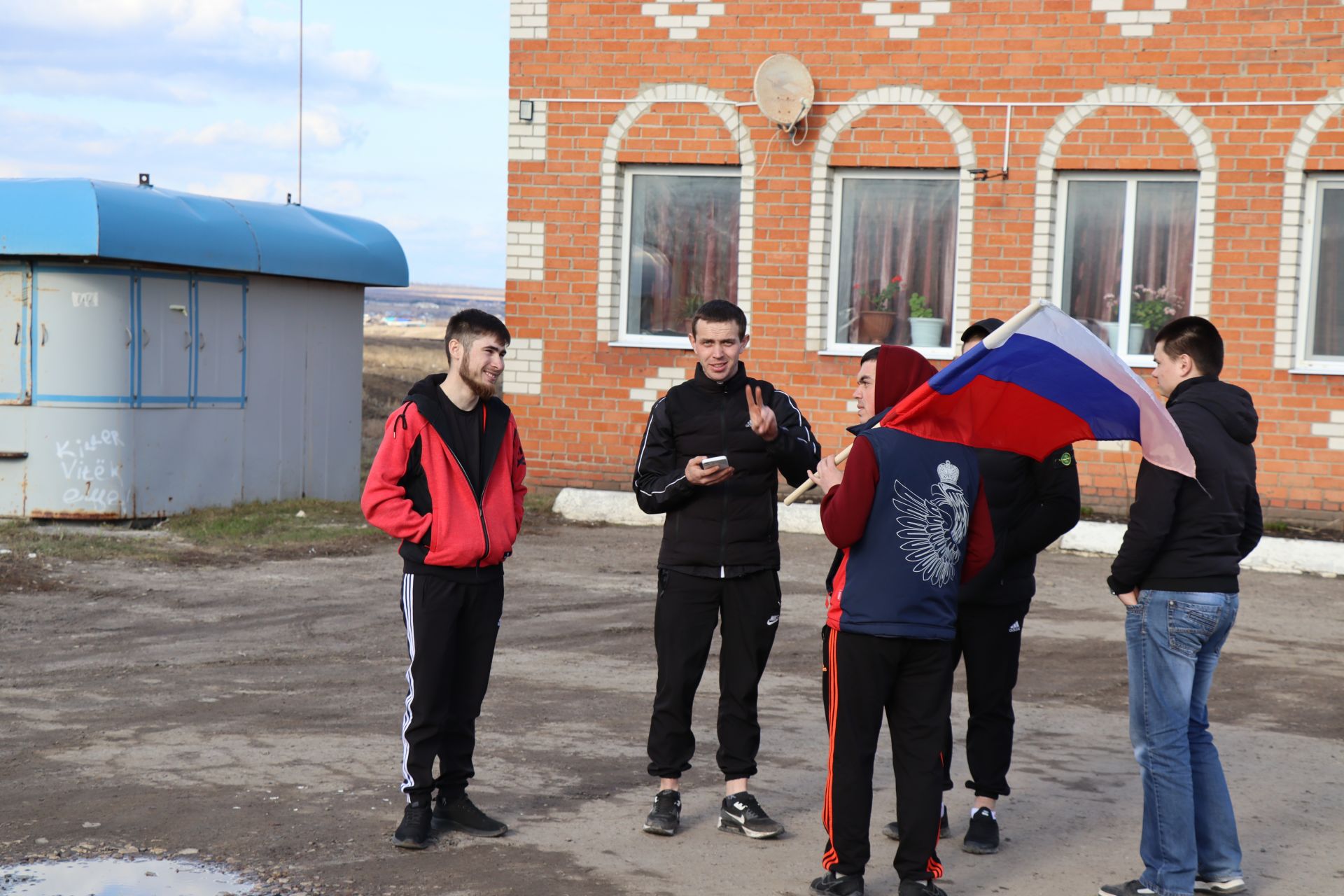 Дрожжановские бойцы из зоны СВО прибыли в отпуск: один из них сразу же сделал предложение своей девушке