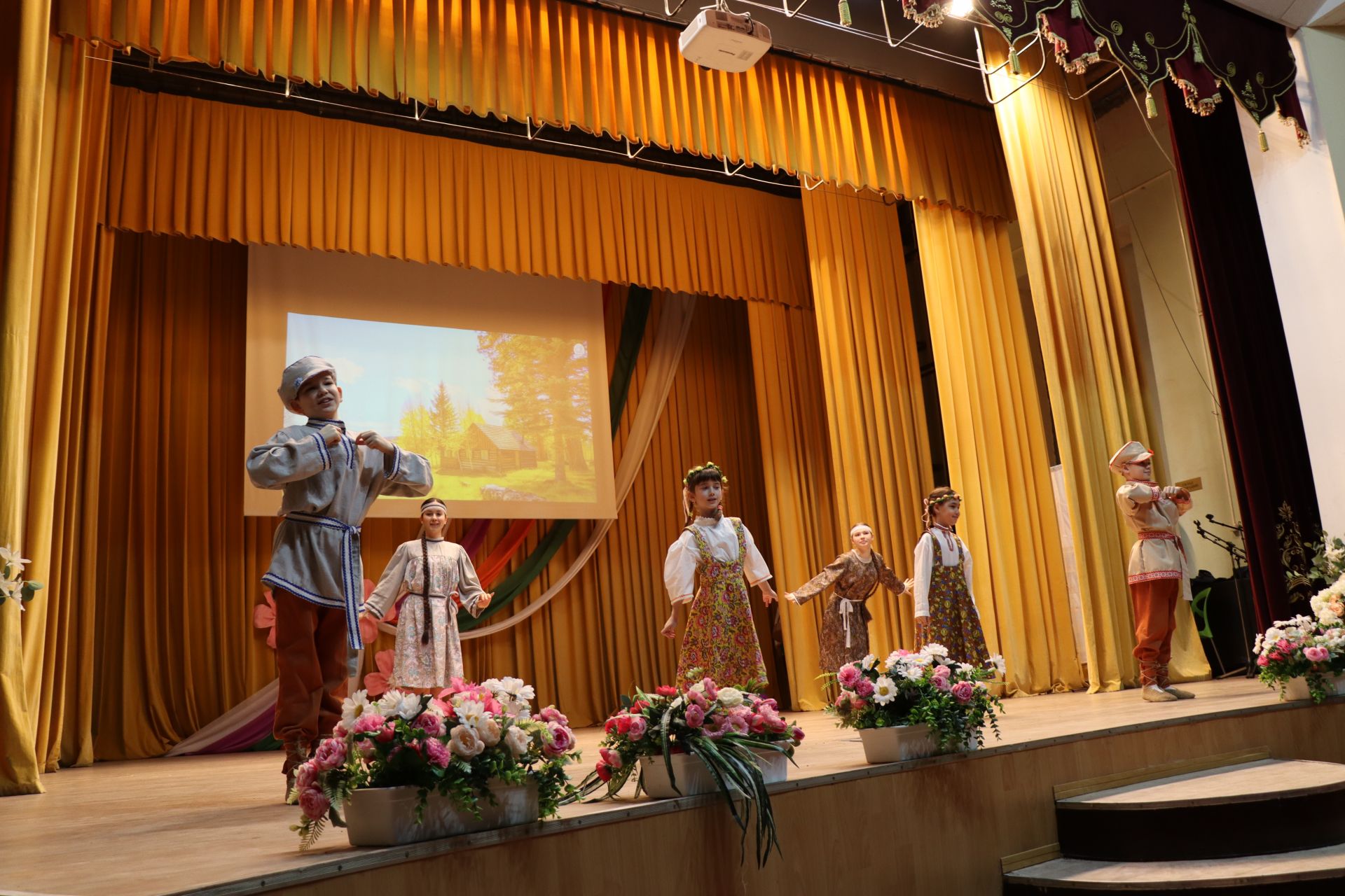 Чүпрәледә «Без бергә» Республика балалар халык иҗаты сәнгать фестиваленең зона этабы узды