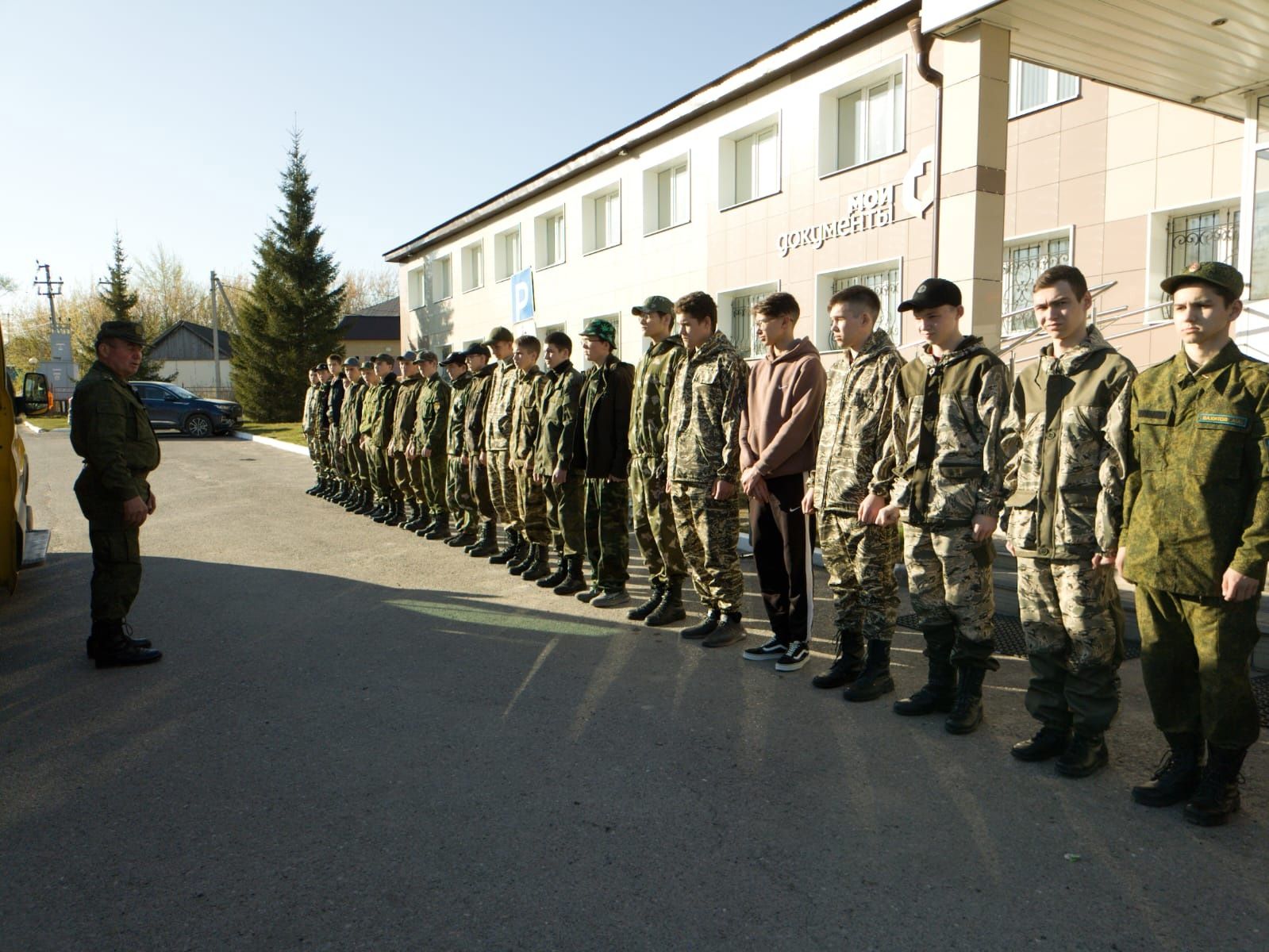 Юноши-учащиеся 10 классов общеобразовательных школ Дрожжановского района прошли учебные стрельбы в Казани