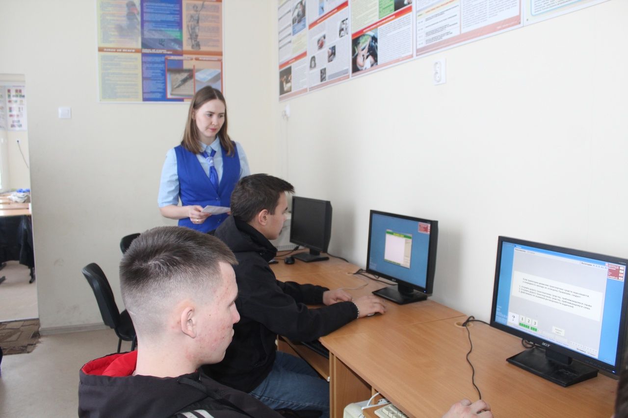 В Дрожжановском техникуме прошел конкурс по автомногоборью среди студентов