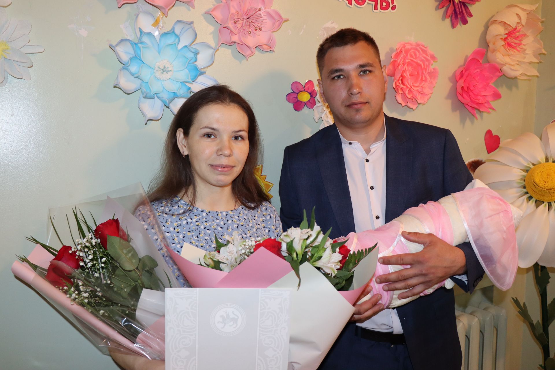 В Татарстане в Международный день семьи поздравили родителей новорожденной Миланы