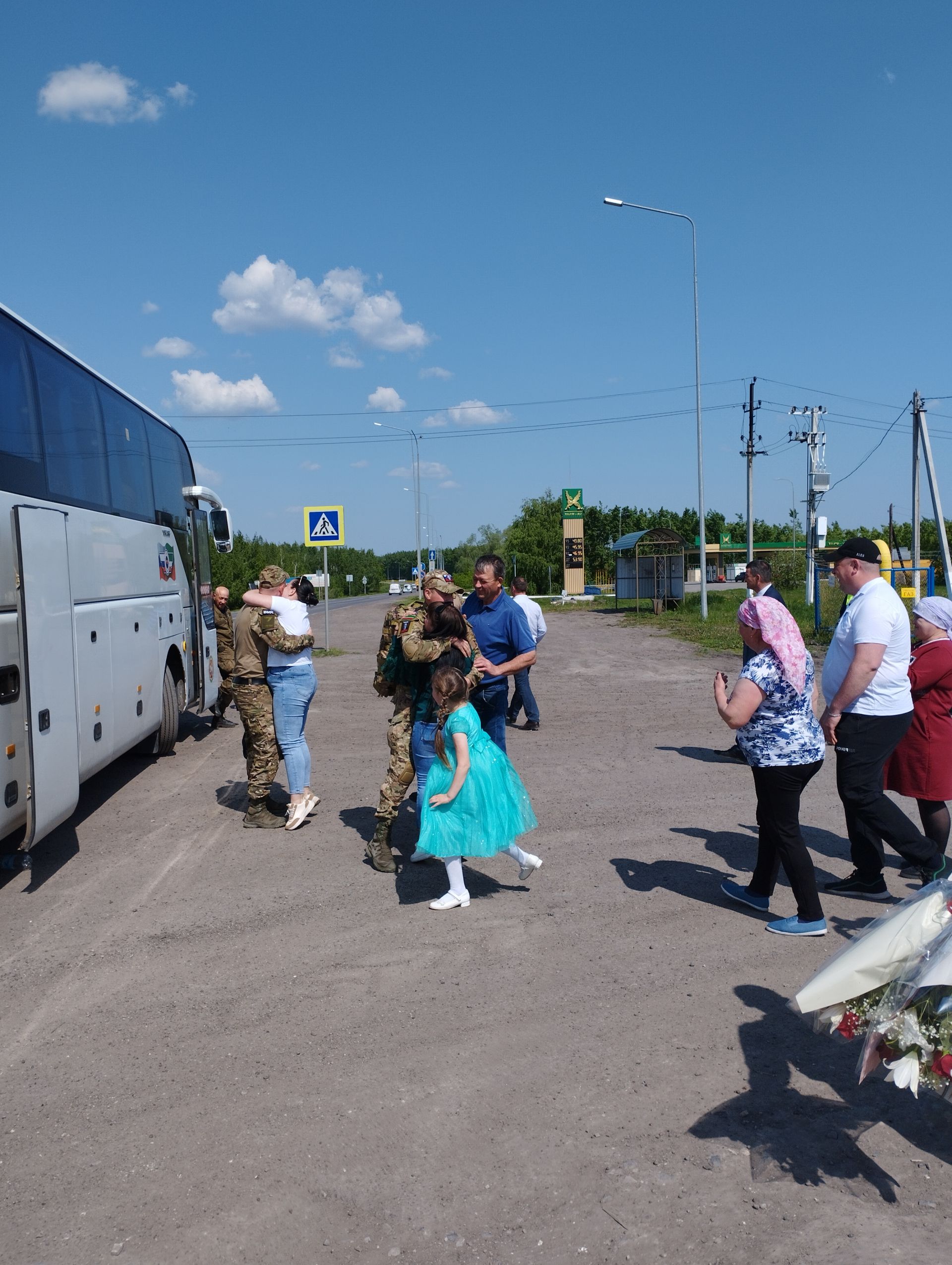 Я могу тебя очень ждать долго-долго и верно-верно: долгожданная встреча с родными настоящих защитников Родины
