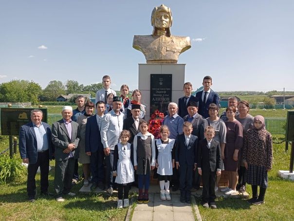 В Новокакерлинской школе Дрожжановского района отметили день рождения Героя Советского Союза Зарифа Алимова