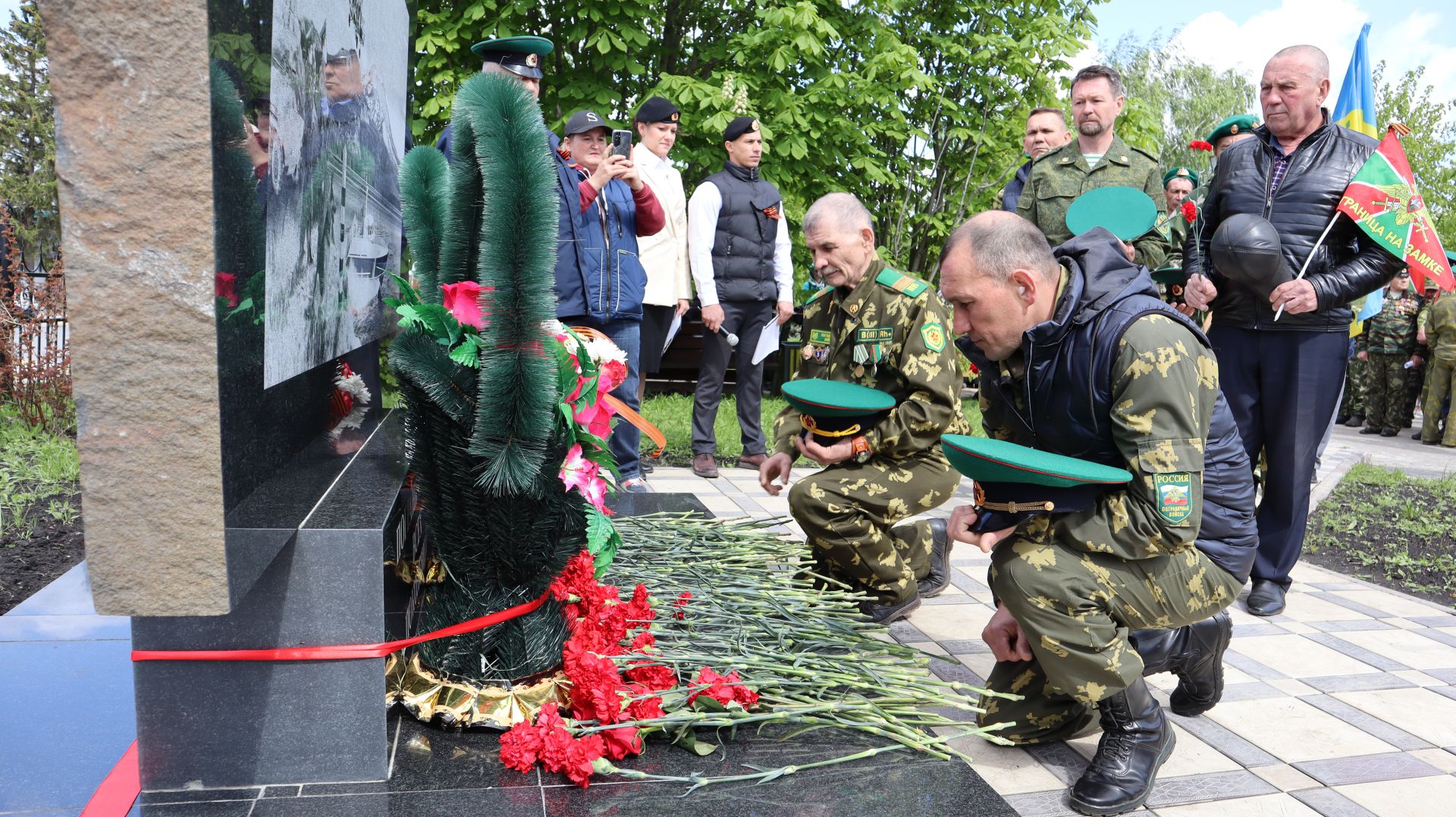 «Пограничникам всех поколений» посвящается: в Дрожжановском районе открыт памятник пограничникам