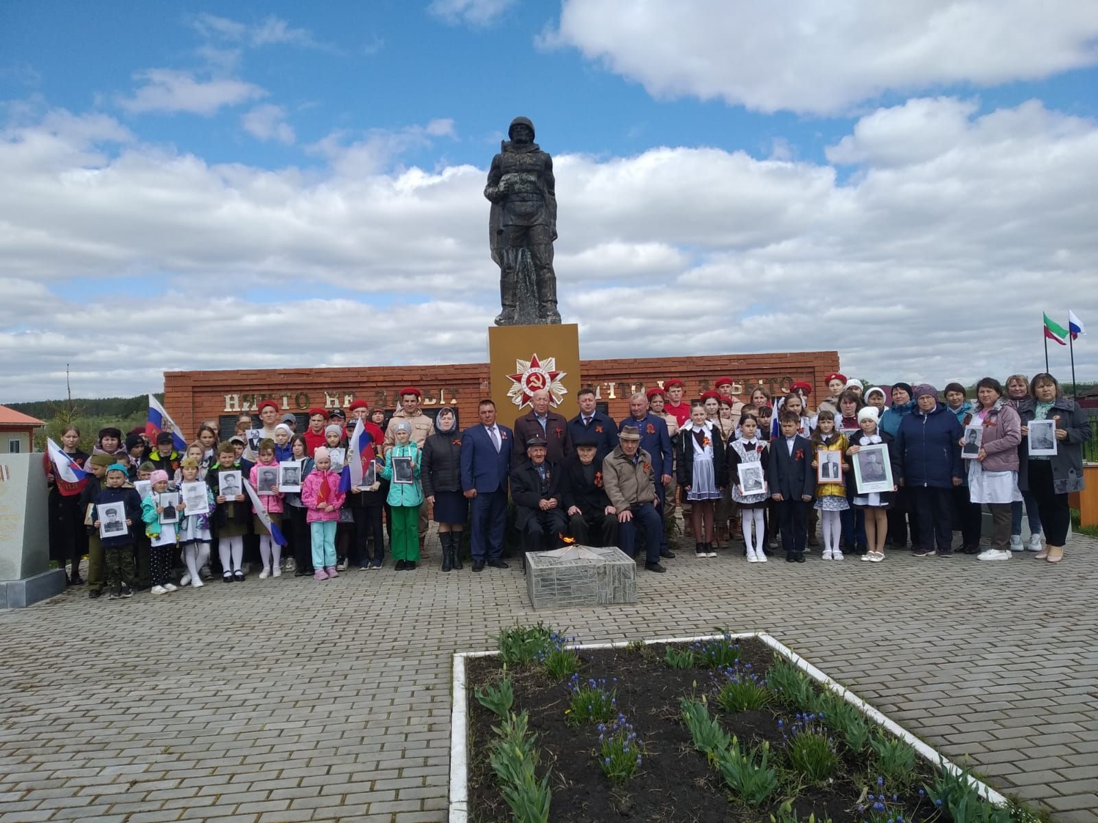 В канун Дня Победы в селе Матаки Дрожжановского района прошел митинг