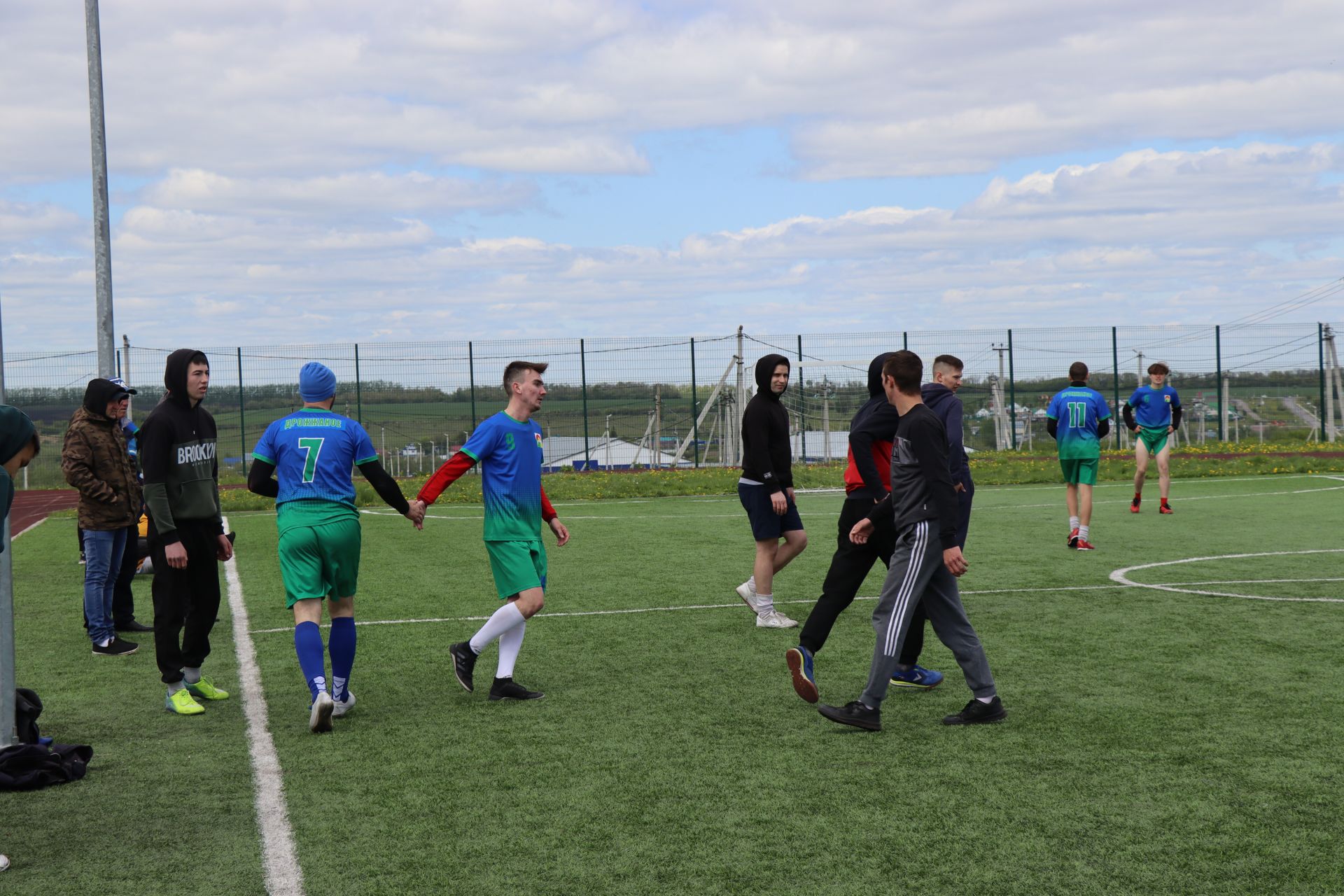 Традиционный открытый районный турнир по мини-футболу памяти Марата Салахова на Дрожжановской земле состоялся