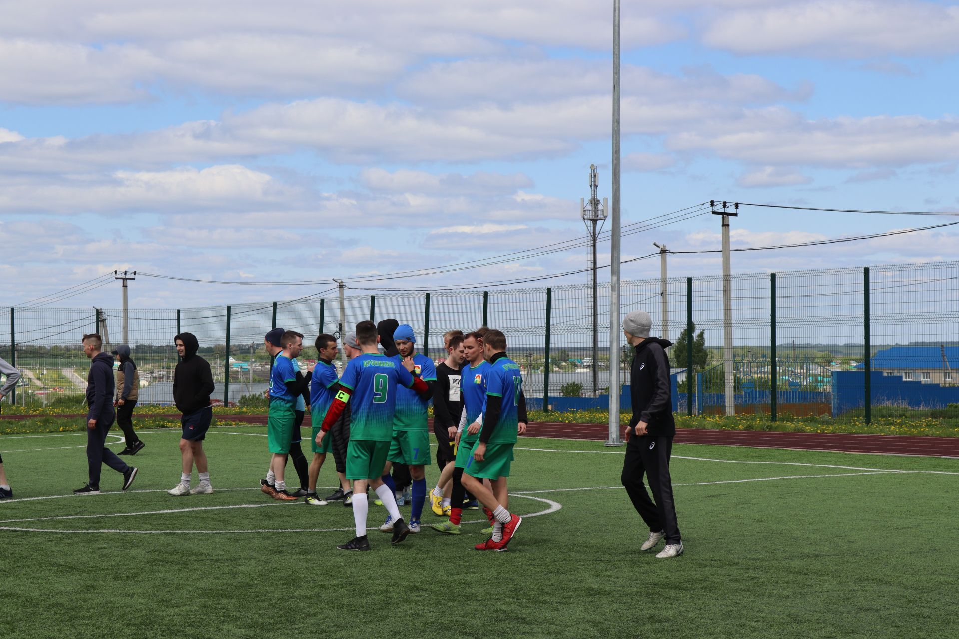 Традиционный открытый районный турнир по мини-футболу памяти Марата Салахова на Дрожжановской земле состоялся