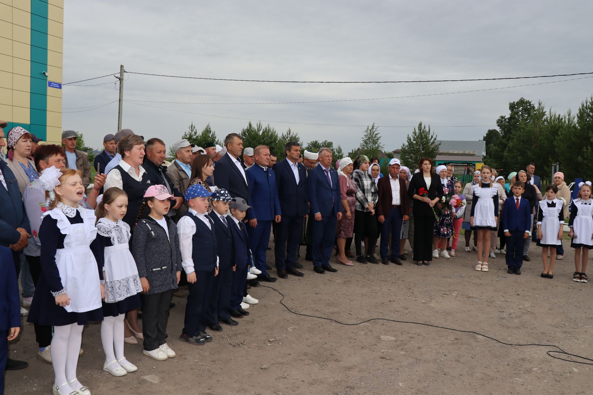 В селе Нижние Каракитяны Дрожжановского района открыли мемориал бойцу, погибшему на СВО