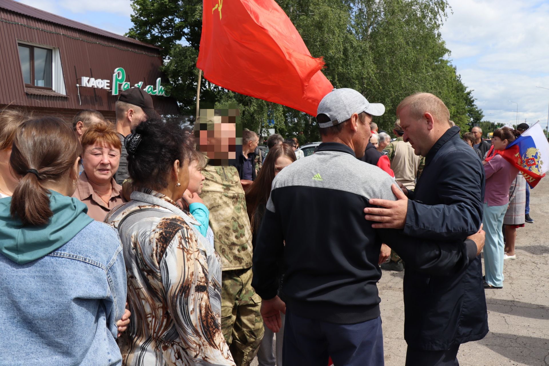 В Дрожжановском районе после двухнедельного отпуска проводили бойцов СВО