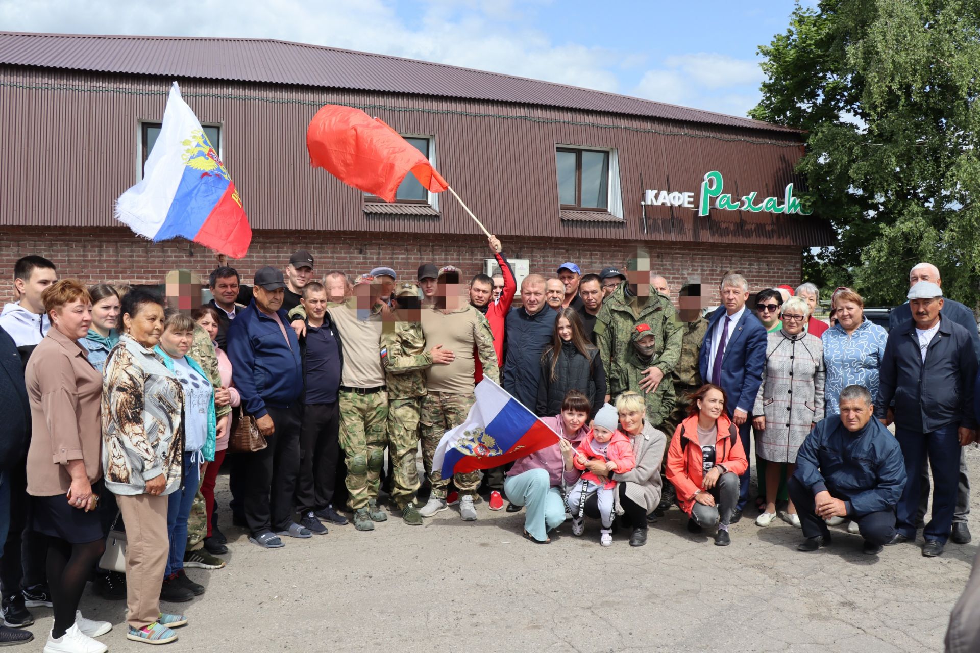 В Дрожжановском районе после двухнедельного отпуска проводили бойцов СВО