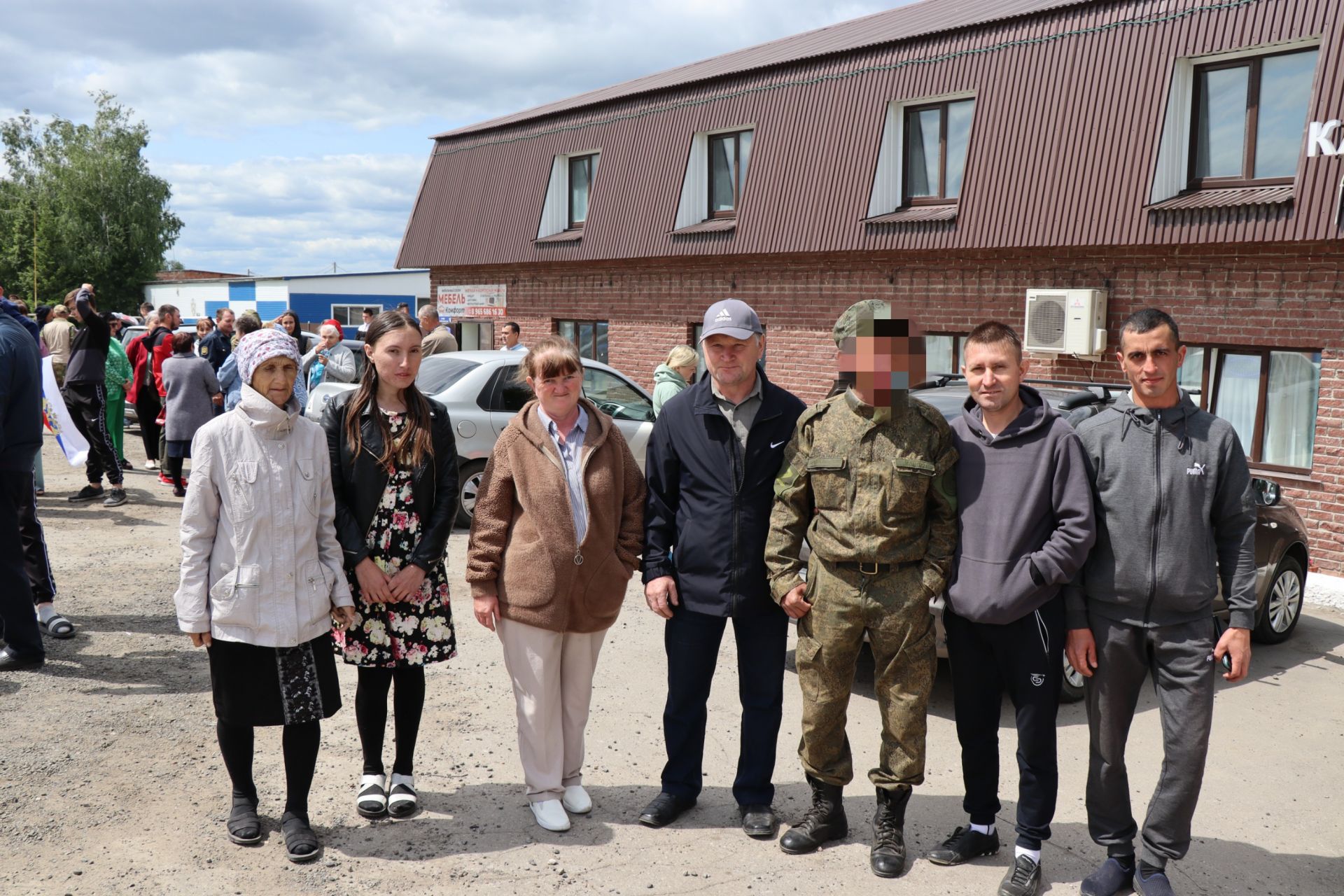 В Дрожжановском районе после двухнедельного отпуска проводили бойцов СВО