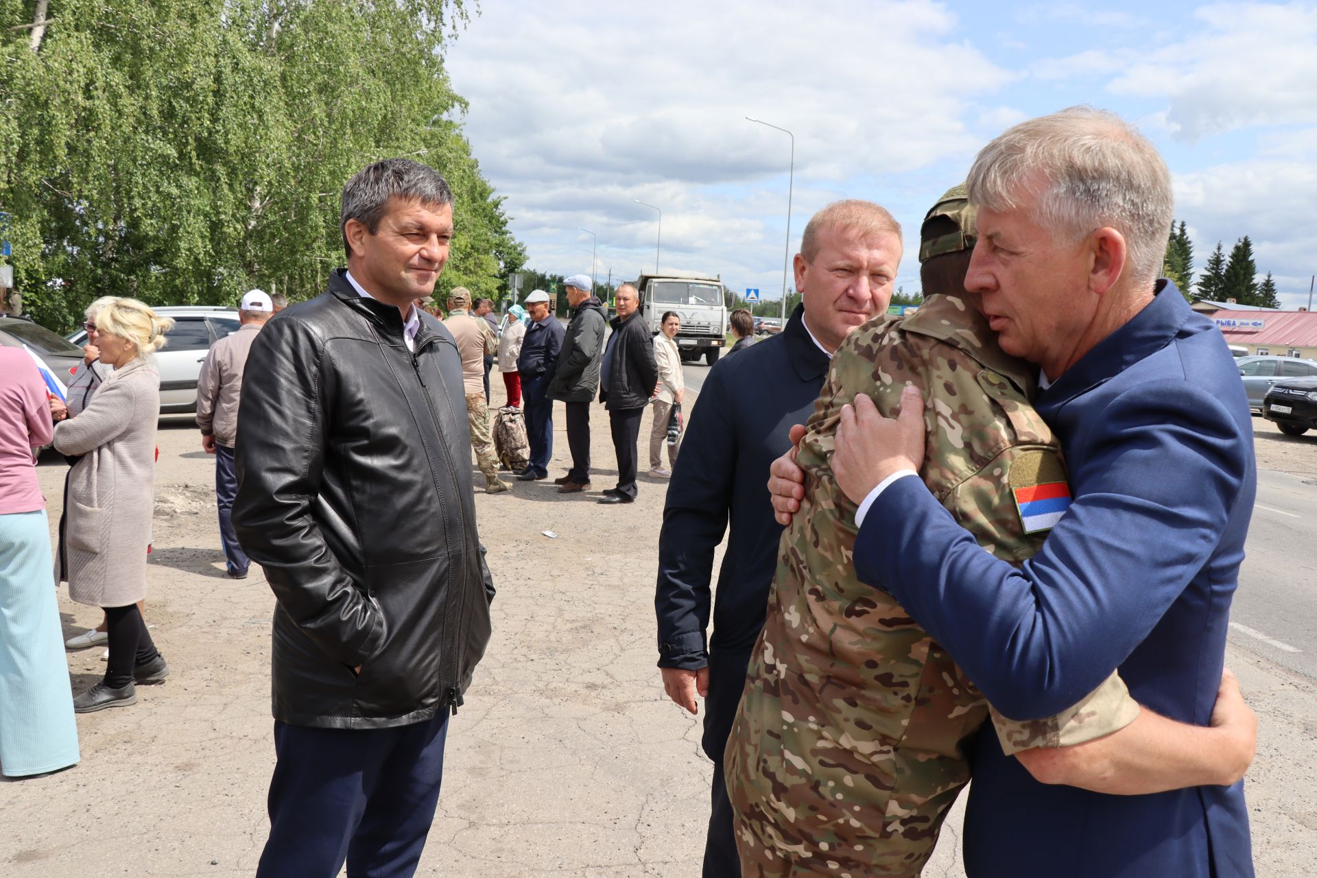 В Дрожжановском районе после двухнедельного отпуска проводили бойцов СВО