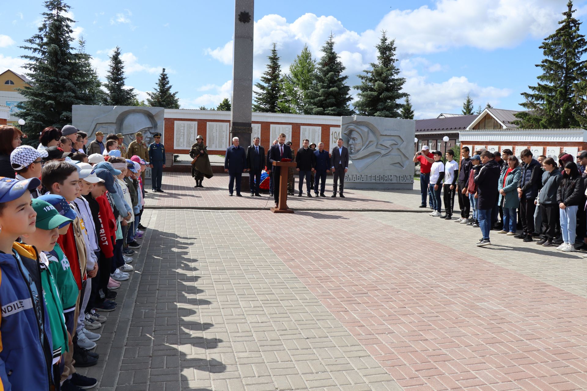 В день памяти и скорби в Дрожжановском районе прошёл траурный митинг